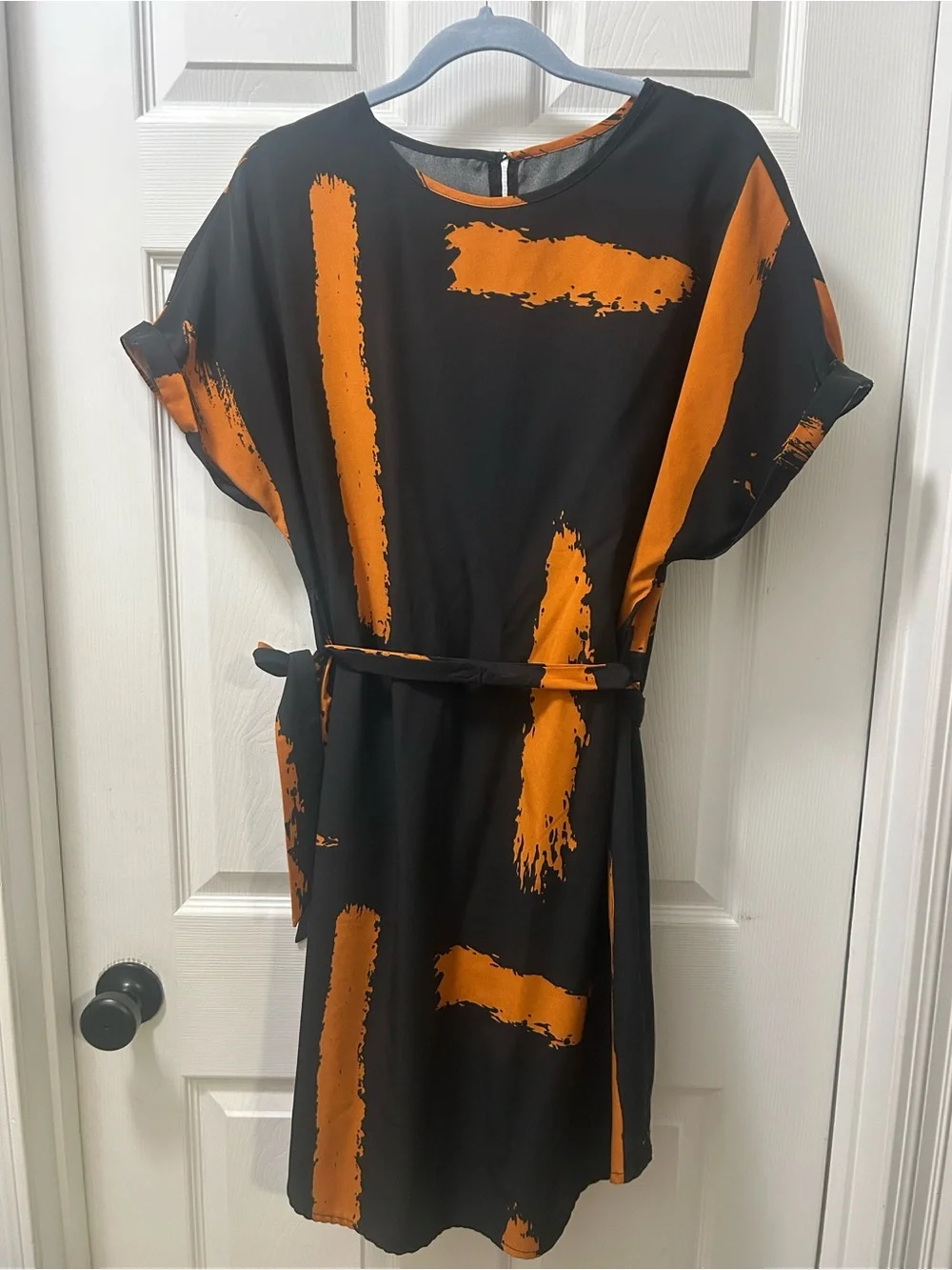 SHEIN XL Black Orange Abstract Print Belted Short Sleeve Dress